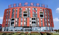 户外地板怎么选？从耐候性能到空间美学，专业户外解决方案让生活延伸到自然
