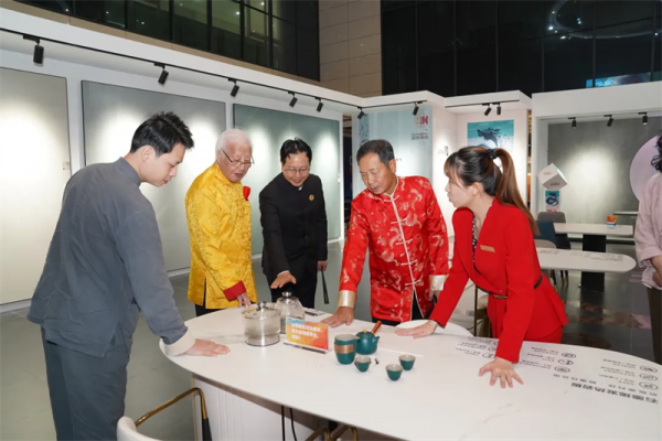 石墨烯发热瓷砖