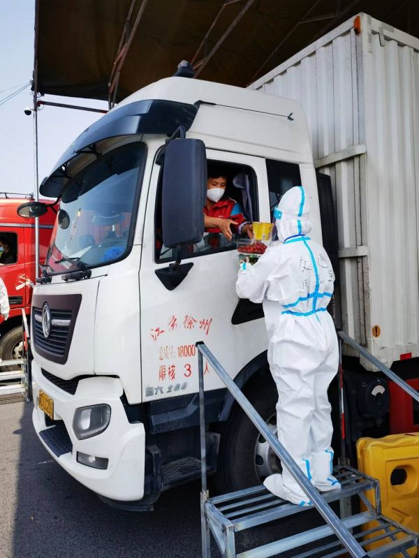 给货车司机关果蔬.jpg