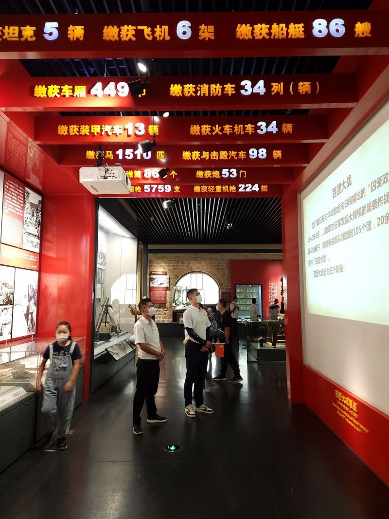 参观抗日战争纪念馆照片（李洪川摄） (1).jpg