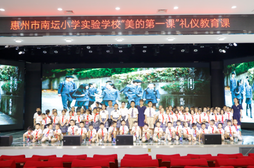 感知美 探索美——广东省11所中小学迎来“美的第一课”