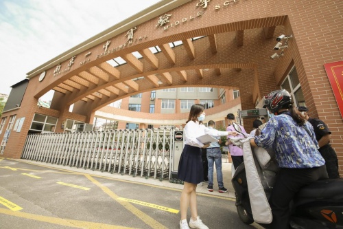 南京市场监督管理局走进南京一中实验学校 与师生家长共上“安全第一课”