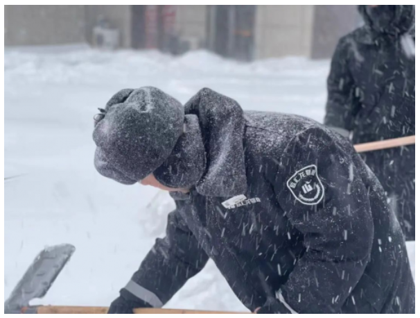 抗击暴风雪|欣汇龙物业打响防冻、除冰雪攻坚战！