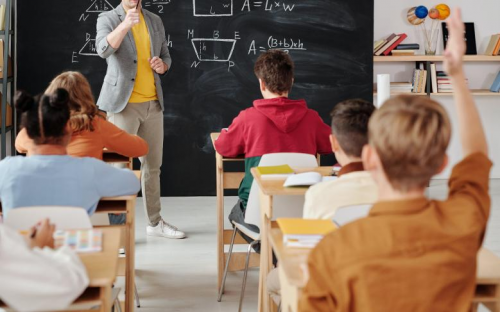 选择东宝床垫，让孩子在学校睡好一点