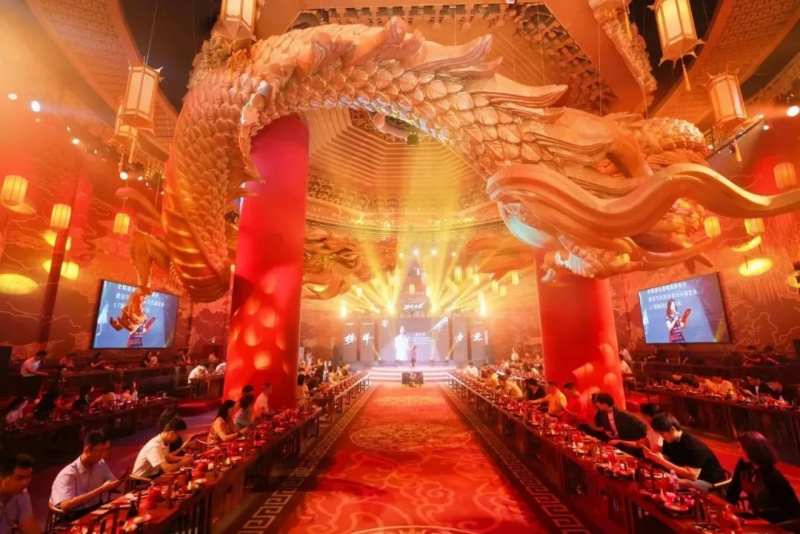 冠珠瓷砖荣获2025榜样力量“年度家居领军品牌”、“年度设计美学产品金奖”称号