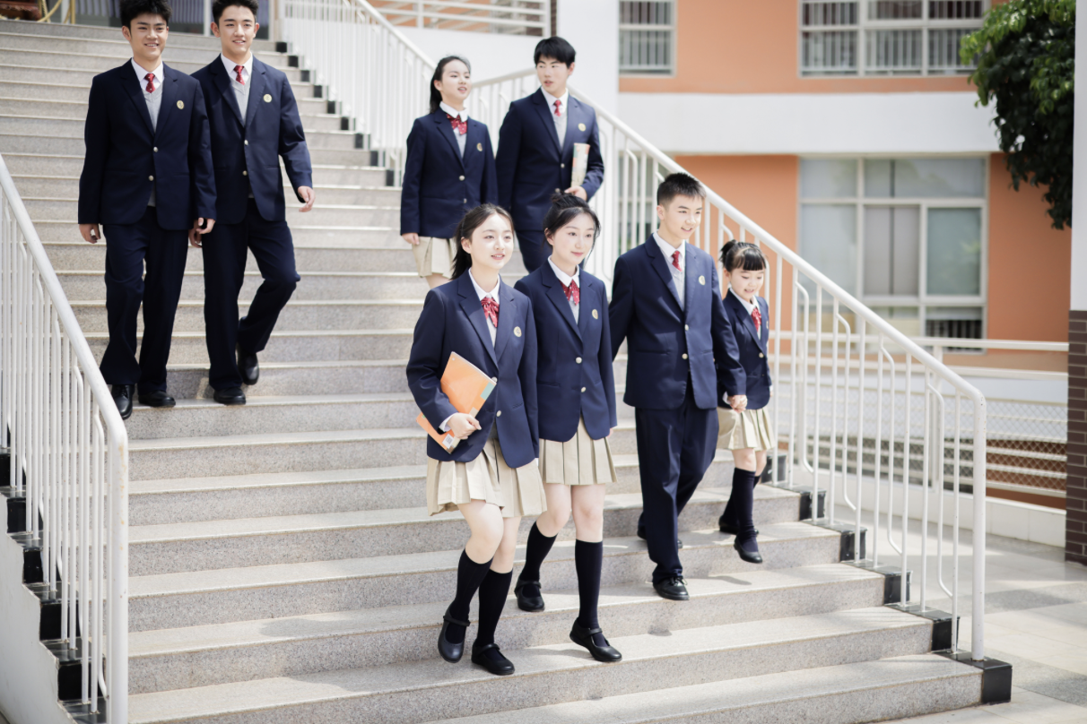 清风拂校园，阳光暖学行！ ——2025年校服专项整治以阳光采购促全链条规范