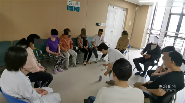 武汉市武东医院&ldquo;双节&rdquo;联欢 点亮患者康复希望