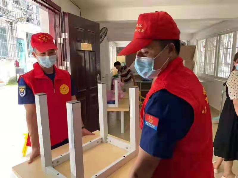 鱼峰消防救援站党员到社区报道开展服务活动